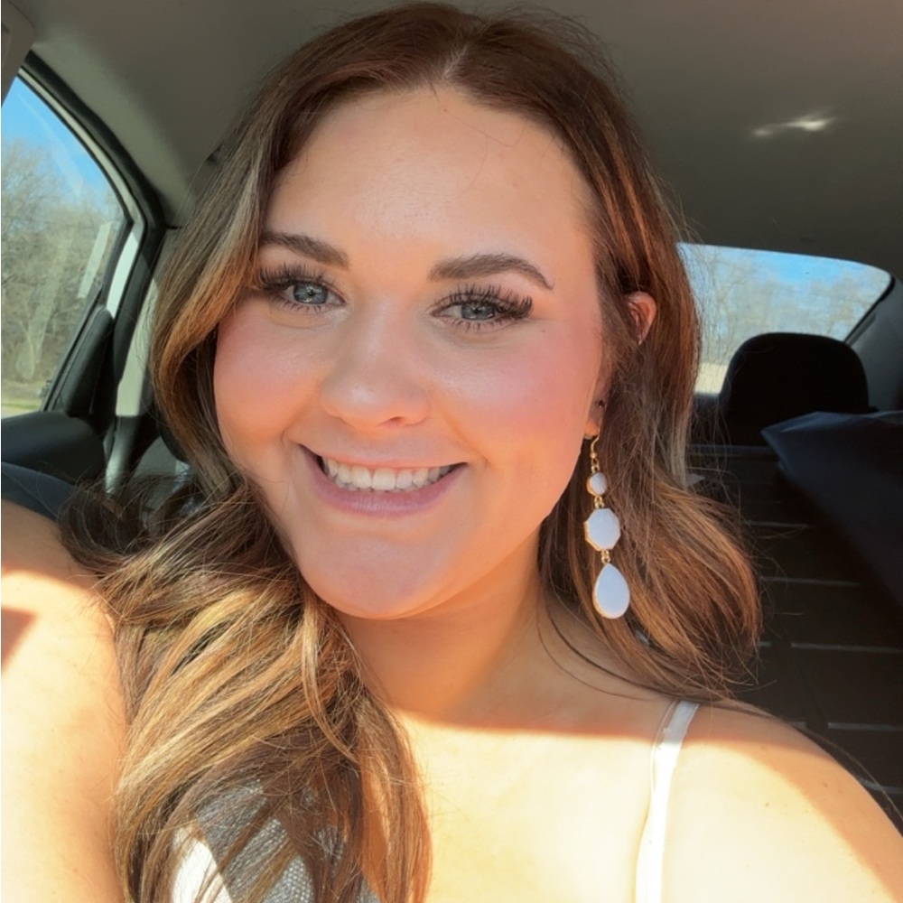 Meet your Posher, Taya